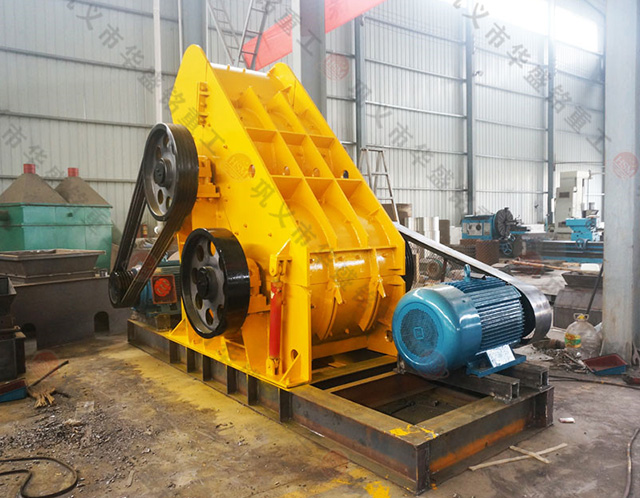 雙級(jí)無(wú)篩底粉碎機(jī)